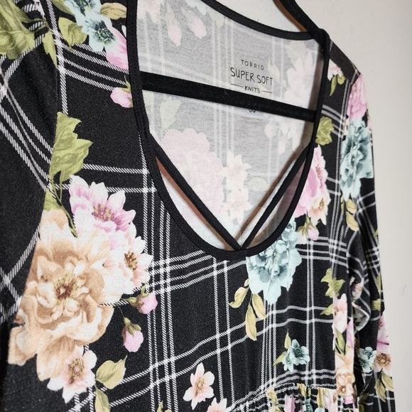 TORRID SUPER SOFT SCOOP NECK STRAPPY BABYDOLL TEE - Picture 7 of 16